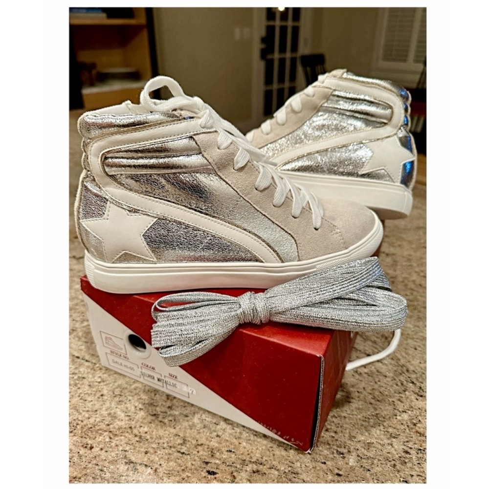 Nature Breeze Dale High Top Suede / Metallic Silver Star Sneakers Sz:7 - New!
